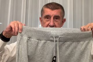 Babišovy slavné tepláky znovu na scéně: Premiér přišel s nečekanou reakcí, lidé žasnou